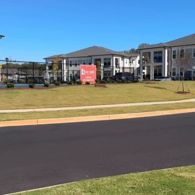 Craving pizza? 🍕 Empire Pizza is only a 5-minute walk from The Lodges at Fort Mill. Dinner = solved. 🙌

@empirepizzagram 

#pizza #pizzagram #dinner #lunch #fortmillsc #indianlandsc #tegacay #rockhill #charlotte #rental #neighborhoods #hgw