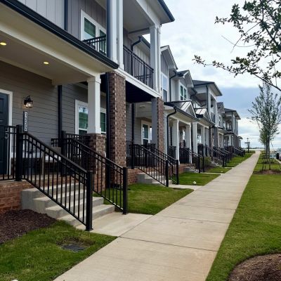 ✨We’re all about the details here at The Lodges at Fort Mill!✨
Schedule a tour this weekend to see our beautifully designed townhomes in person — and ask how you can receive 3 MONTHS FREE! 🏡

#townhomes #nc #sc #fortmill #rockhill #apartments #homes