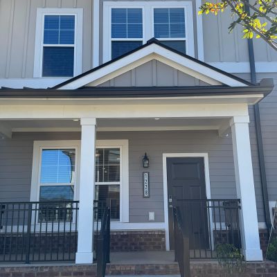 🏡 Step inside the B5 Townhome🏡
2 bedrooms, 2.5 baths, a full-size mudroom, and a single-car attached garage.
Ready to make it yours? Move in by Nov 30 and enjoy 6 weeks FREE rent! 🤑💸

#townhomes #charlotte #fortmill #indianland #reels #sc #newconstruction #fortmillliving #homesweethome