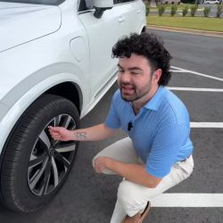 How to change a tire: 🙅‍♂️👎No 
Where to live: 👍🙂‍↕️The Lodges at Fort Mill 

#howto #tire #fortmillsc #luxuryliving #northwoodravin #reels #rentalhomes #townhomes #rental #inspiration #homesweethome #october