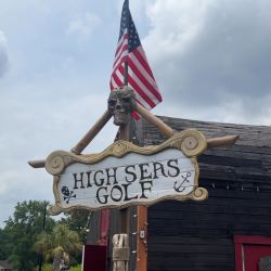 Only 4 minutes from The Lodges, High Seas Mini Golf @highseasgolf is perfect for date night, family fun, or a little friendly competition ⛳️🌴🏴‍☠️
Don’t forget to treat yourself after with a snowball from @pelicansindianland 🍧✨

#northwoodravin #local #luxuryliving #lodgesatfortmill #sc #indianland #thingstodosouthcarolina #minigolf #puttputtgolf #pirates