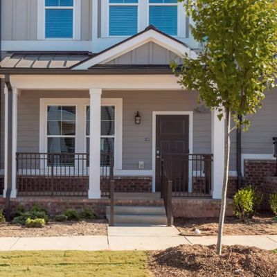 Roses are red, Violets are blue, looking for a townhome? The Lodges at Fort Mill has the perfect one for YOU!🌹🔑🏡 

#fortmillsc #northwoodravin #newconstruction #rentalhomes #reels #fortmillnow