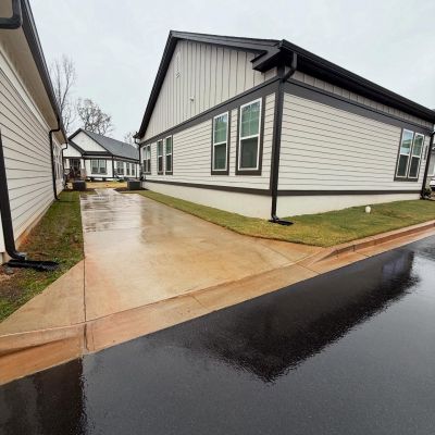 From driveways to carports to garages, our community offers private entry parking designed to make life convenient. ✨